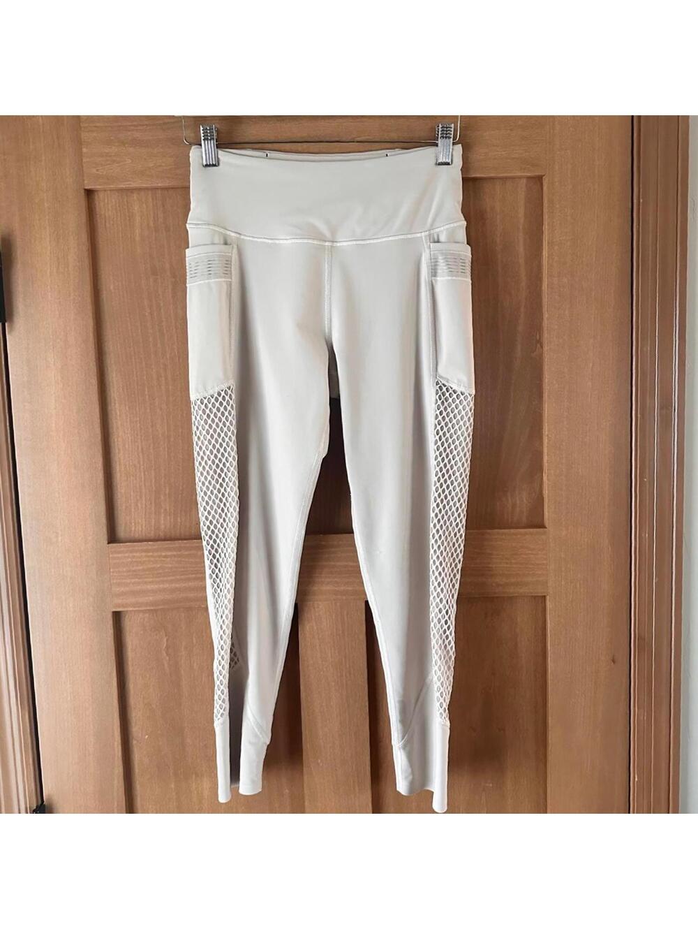 Victoria’s Secret Sport Knockout 7/8 Tight Eyelet Leggings Cream Women’s Medium